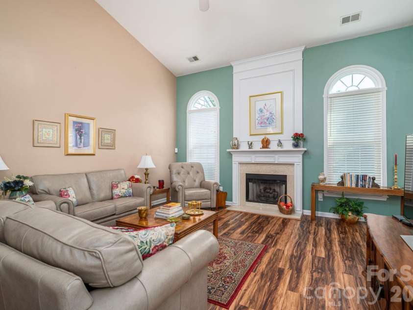 11132 Chastain Parc Drive, Charlotte, NC 28216.  MLS# CAR4410267, YatesRealty ID 42277. 