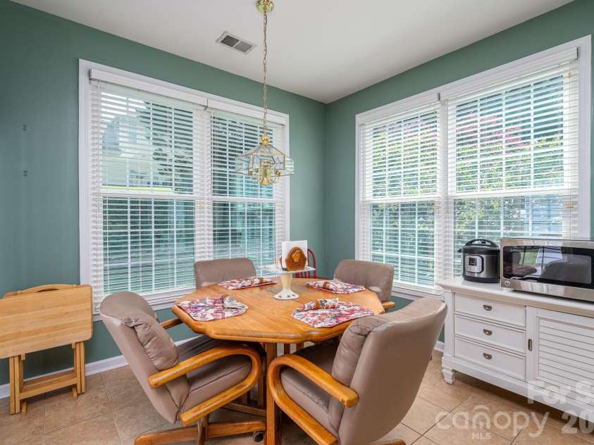 11132 Chastain Parc Drive, Charlotte, NC 28216.  MLS# CAR4410267, YatesRealty ID 42277. 