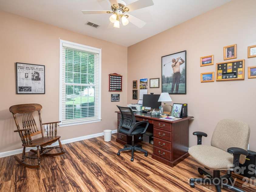11132 Chastain Parc Drive, Charlotte, NC 28216.  MLS# CAR4410267, YatesRealty ID 42277. 