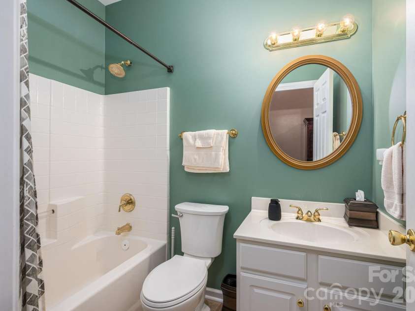 11132 Chastain Parc Drive, Charlotte, NC 28216.  MLS# CAR4410267, YatesRealty ID 42277. 