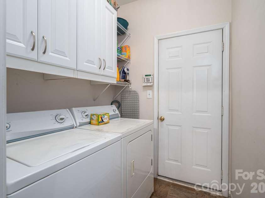 11132 Chastain Parc Drive, Charlotte, NC 28216.  MLS# CAR4410267, YatesRealty ID 42277. 