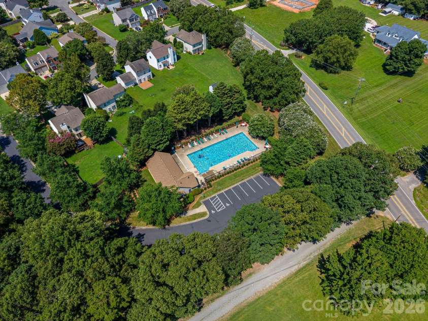 11132 Chastain Parc Drive, Charlotte, NC 28216.  MLS# CAR4410267, YatesRealty ID 42277. 