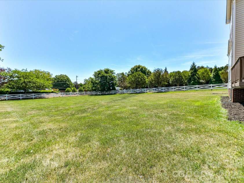139 Corona Circle, Mooresville, NC 28117.  MLS# CAR4412660, YatesRealty ID 42278. 