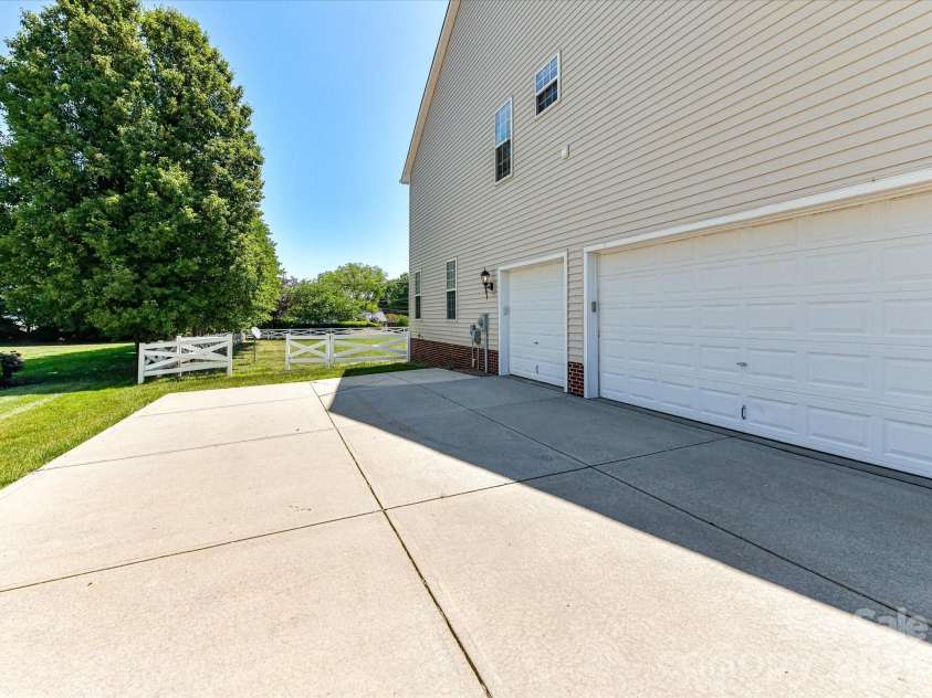139 Corona Circle, Mooresville, NC 28117.  MLS# CAR4412660, YatesRealty ID 42278. 