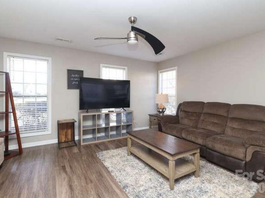 1109 Triece Lane, Charlotte, NC 28215.  MLS# CAR4412684, YatesRealty ID 42281. 