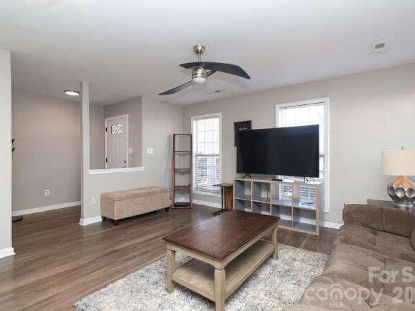 1109 Triece Lane, Charlotte, NC 28215.  MLS# CAR4412684, YatesRealty ID 42281. 