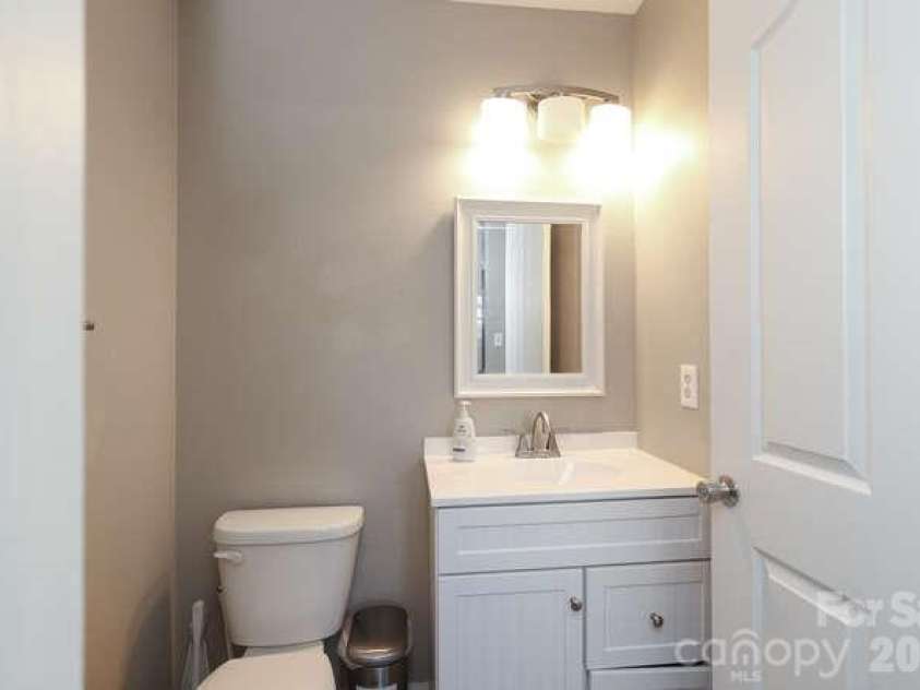 1109 Triece Lane, Charlotte, NC 28215.  MLS# CAR4412684, YatesRealty ID 42281. 