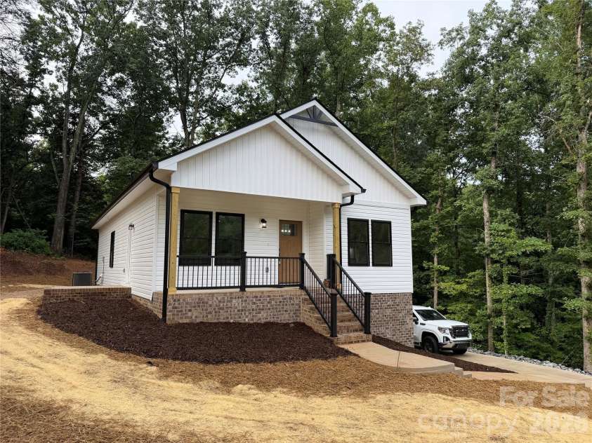1135 Pinebrook Avenue, Valdese, NC 28690.  MLS# CAR4412091, YatesRealty ID 42284. 