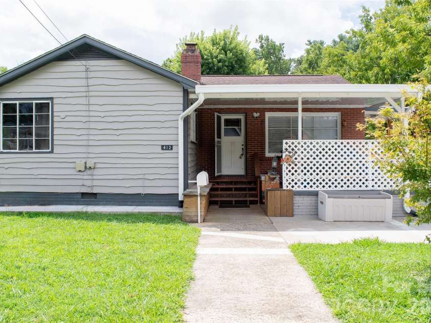 412 1st Avenue, Hendersonville, NC 28739.  MLS# CAR4412140, YatesRealty ID 42286. 
