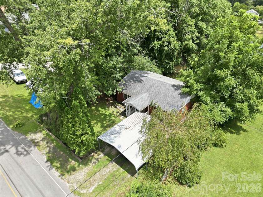 307 Beverly Avenue, Hendersonville, NC 28792.  MLS# CAR4412567, YatesRealty ID 42288. 