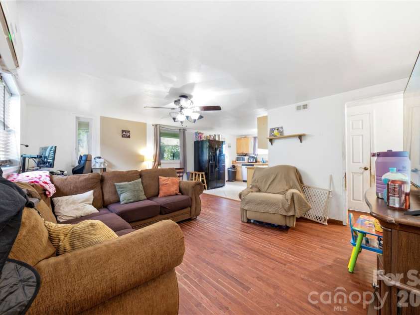 307 Beverly Avenue, Hendersonville, NC 28792.  MLS# CAR4412567, YatesRealty ID 42288. 
