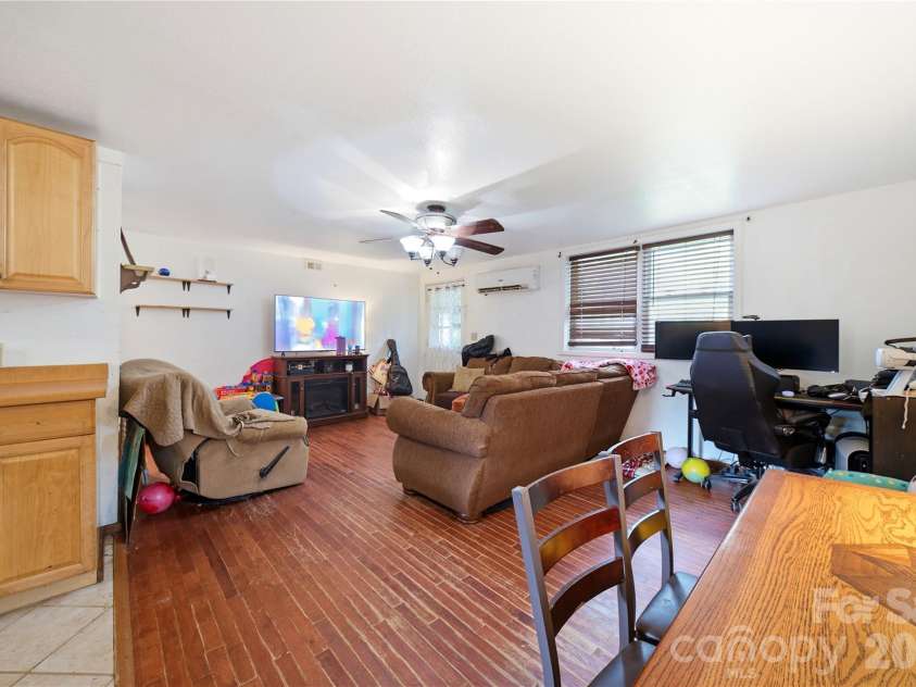 307 Beverly Avenue, Hendersonville, NC 28792.  MLS# CAR4412567, YatesRealty ID 42288. 