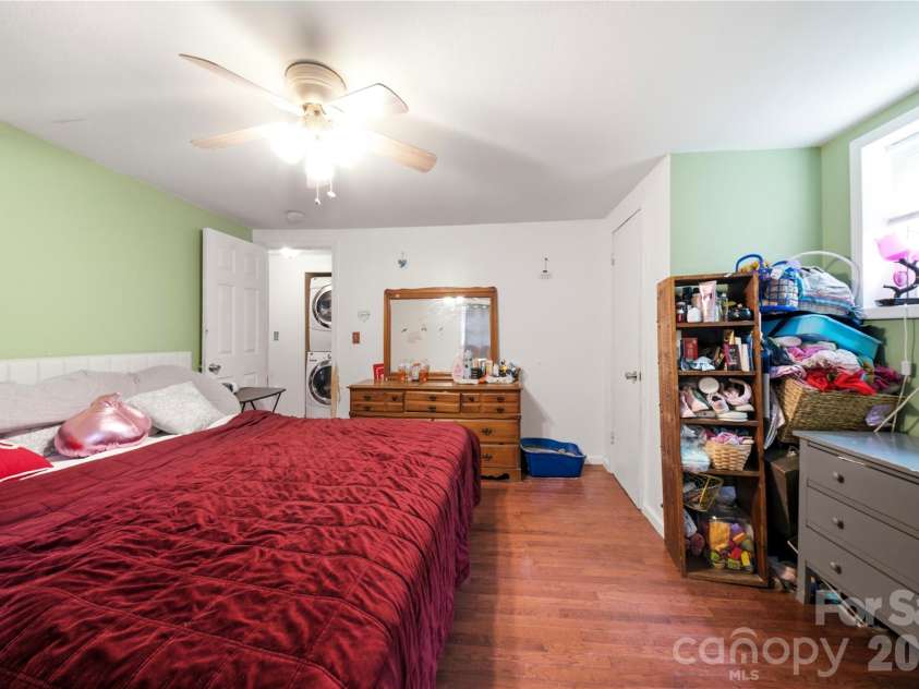 307 Beverly Avenue, Hendersonville, NC 28792.  MLS# CAR4412567, YatesRealty ID 42288. 