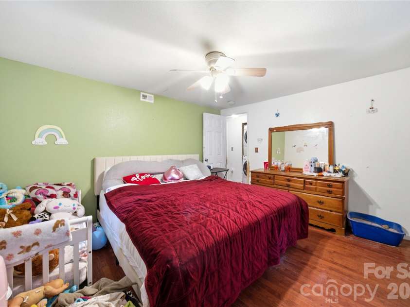 307 Beverly Avenue, Hendersonville, NC 28792.  MLS# CAR4412567, YatesRealty ID 42288. 