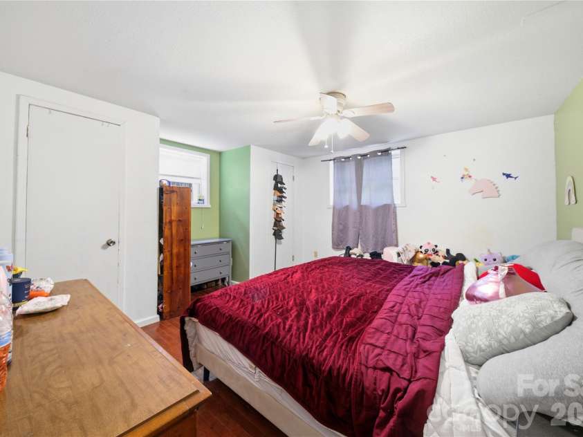 307 Beverly Avenue, Hendersonville, NC 28792.  MLS# CAR4412567, YatesRealty ID 42288. 