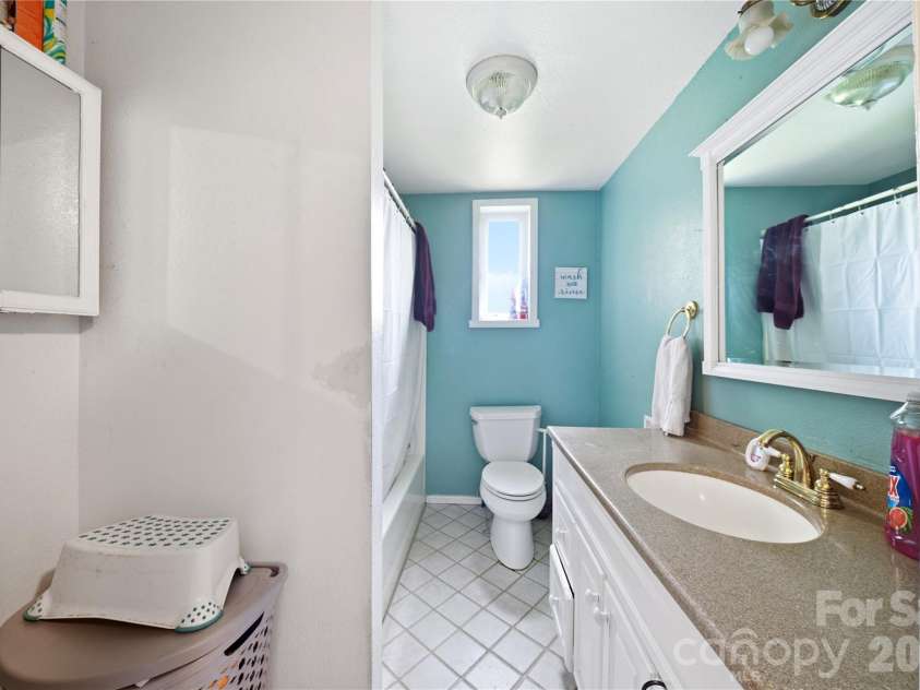 307 Beverly Avenue, Hendersonville, NC 28792.  MLS# CAR4412567, YatesRealty ID 42288. 