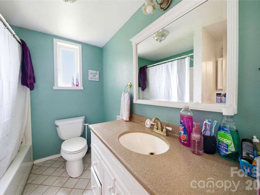 307 Beverly Avenue, Hendersonville, NC 28792.  MLS# CAR4412567, YatesRealty ID 42288. 