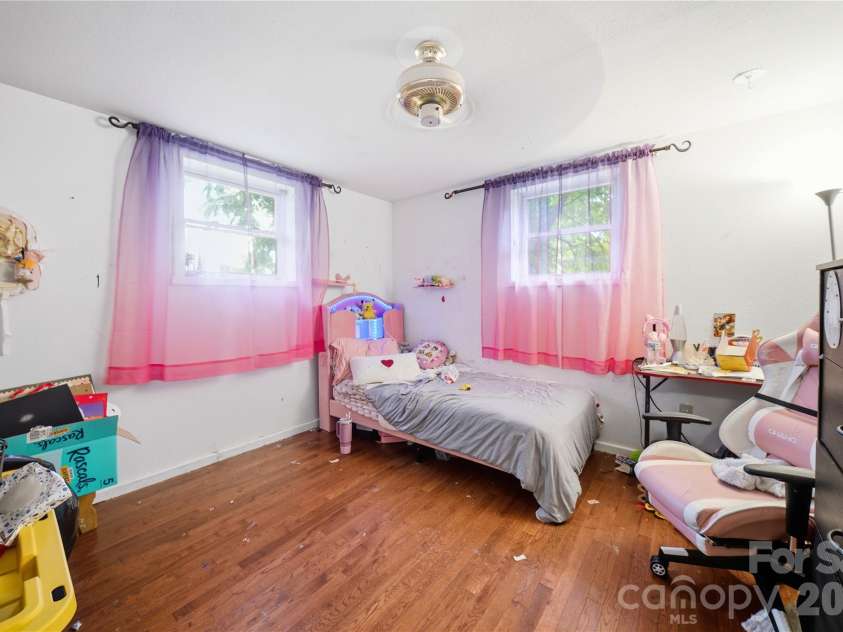 307 Beverly Avenue, Hendersonville, NC 28792.  MLS# CAR4412567, YatesRealty ID 42288. 
