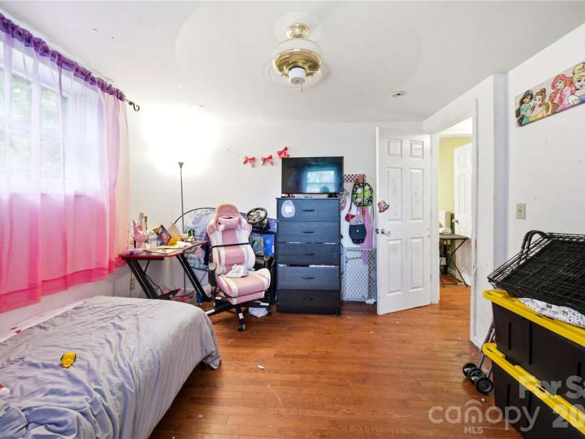 307 Beverly Avenue, Hendersonville, NC 28792.  MLS# CAR4412567, YatesRealty ID 42288. 