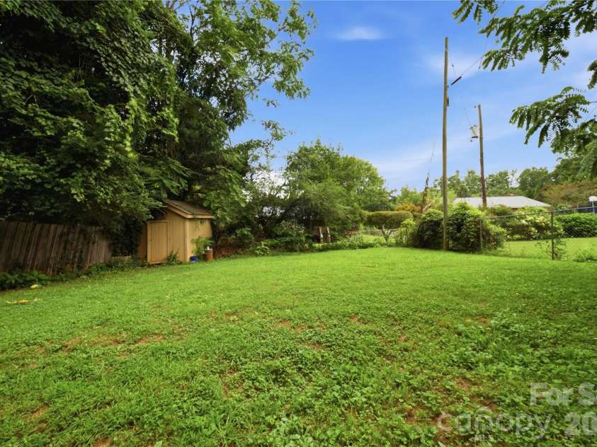 307 Beverly Avenue, Hendersonville, NC 28792.  MLS# CAR4412567, YatesRealty ID 42288. 