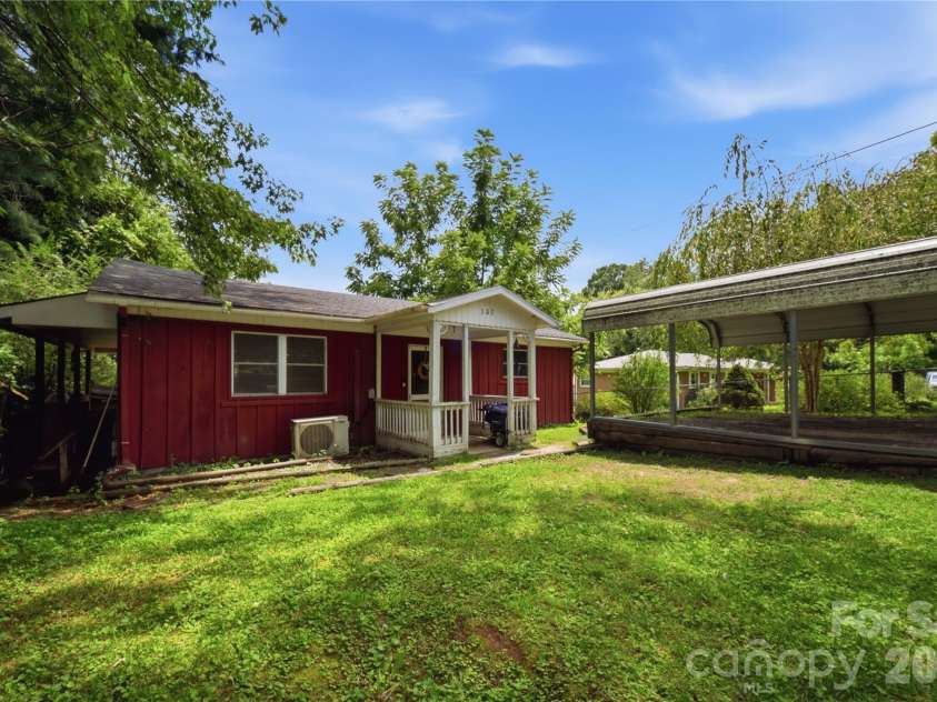 307 Beverly Avenue, Hendersonville, NC 28792.  MLS# CAR4412567, YatesRealty ID 42288. 