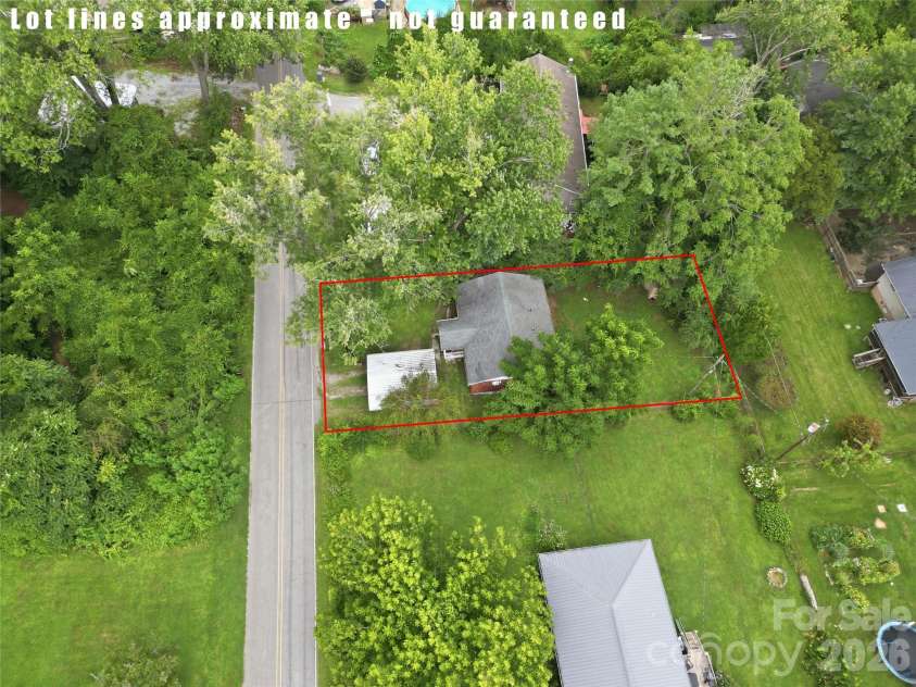 307 Beverly Avenue, Hendersonville, NC 28792.  MLS# CAR4412567, YatesRealty ID 42288. 