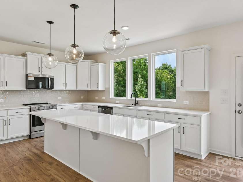 135 Borders Street, Statesville, NC 28677.  MLS# CAR4412703, YatesRealty ID 42289. 