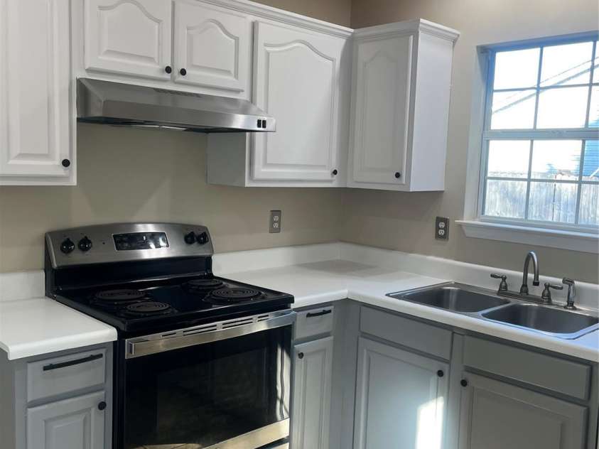 314 Tylers Way, Fort Mill, SC 29715.  MLS# CAR4344754, YatesRealty ID 4229. Kitchen equipped with stainless steel appliances