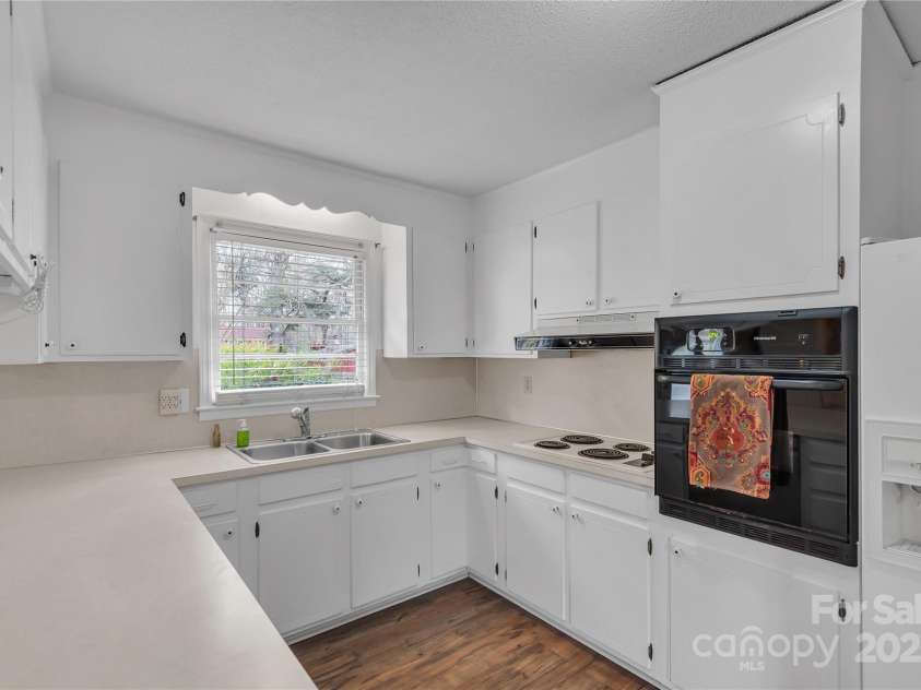 3509 Havenwood Road, Dallas, NC 28034.  MLS# CAR4240747, YatesRealty ID 4229. 