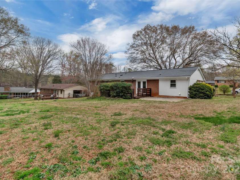 3509 Havenwood Road, Dallas, NC 28034.  MLS# CAR4240747, YatesRealty ID 4229. 