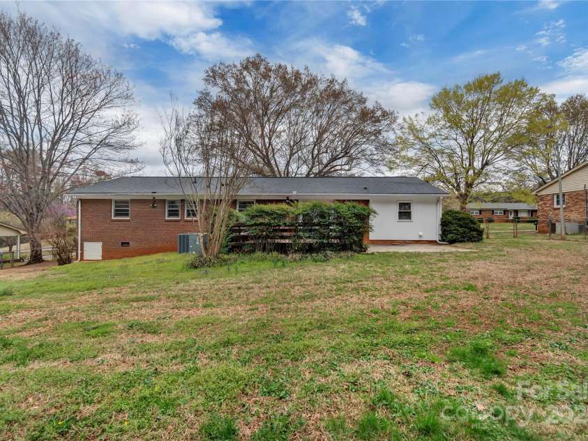 3509 Havenwood Road, Dallas, NC 28034.  MLS# CAR4240747, YatesRealty ID 4229. 