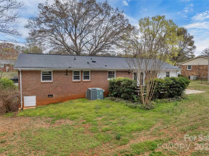 3509 Havenwood Road, Dallas, NC 28034.  MLS# CAR4240747, YatesRealty ID 4229. 