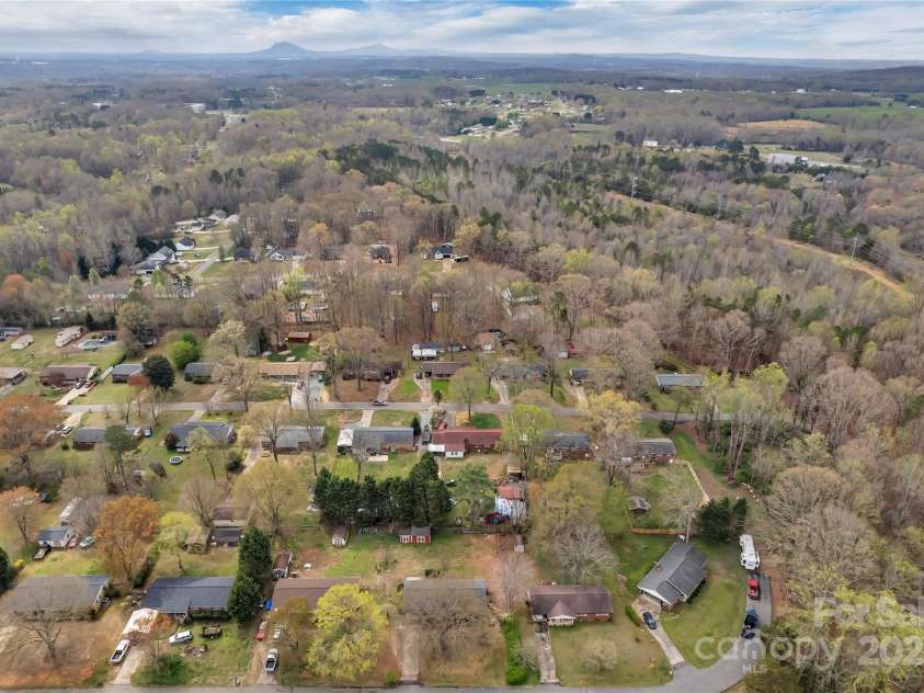 3509 Havenwood Road, Dallas, NC 28034.  MLS# CAR4240747, YatesRealty ID 4229. 