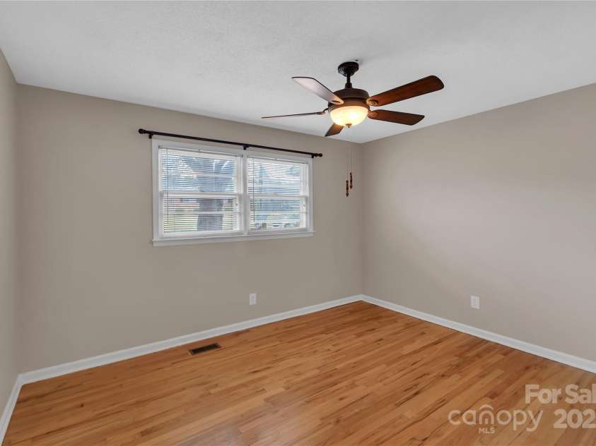 3509 Havenwood Road, Dallas, NC 28034.  MLS# CAR4240747, YatesRealty ID 4229. BR 1
