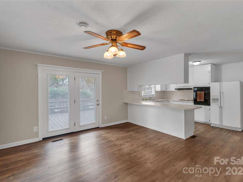 3509 Havenwood Road, Dallas, NC 28034.  MLS# CAR4240747, YatesRealty ID 4229. Dining/Kitchen