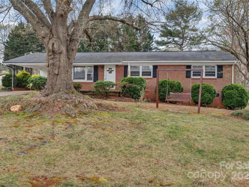 3509 Havenwood Road, Dallas, NC 28034.  MLS# CAR4240747, YatesRealty ID 4229. Front