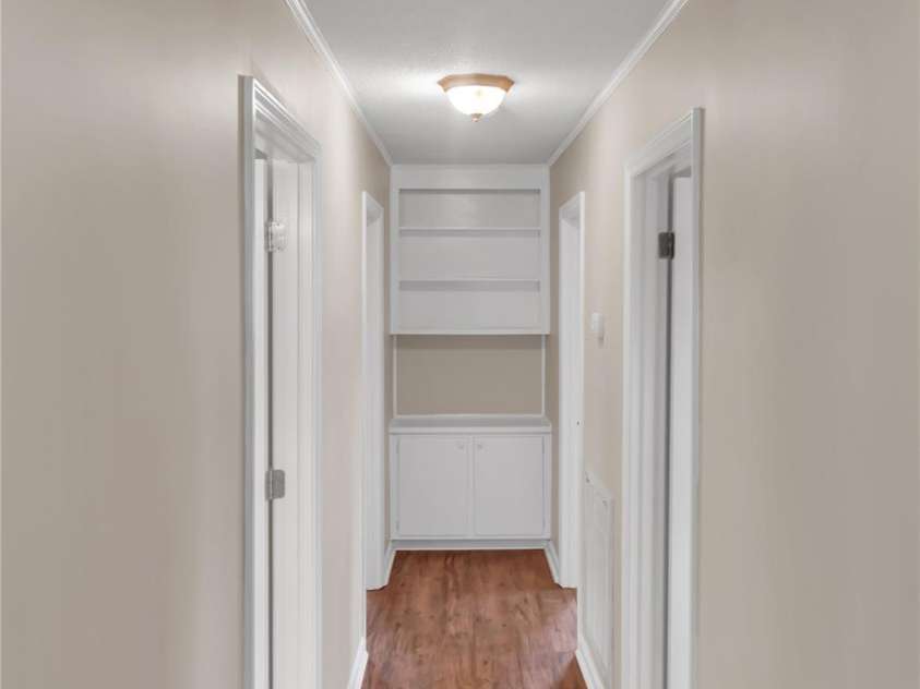 3509 Havenwood Road, Dallas, NC 28034.  MLS# CAR4240747, YatesRealty ID 4229. Hallway