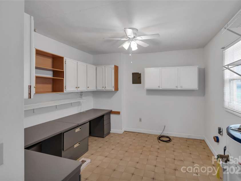 3509 Havenwood Road, Dallas, NC 28034.  MLS# CAR4240747, YatesRealty ID 4229. Laundry/Office