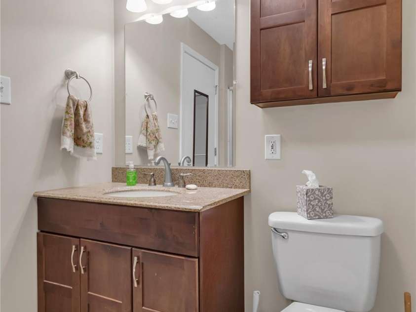 3509 Havenwood Road, Dallas, NC 28034.  MLS# CAR4240747, YatesRealty ID 4229. Main Bath
