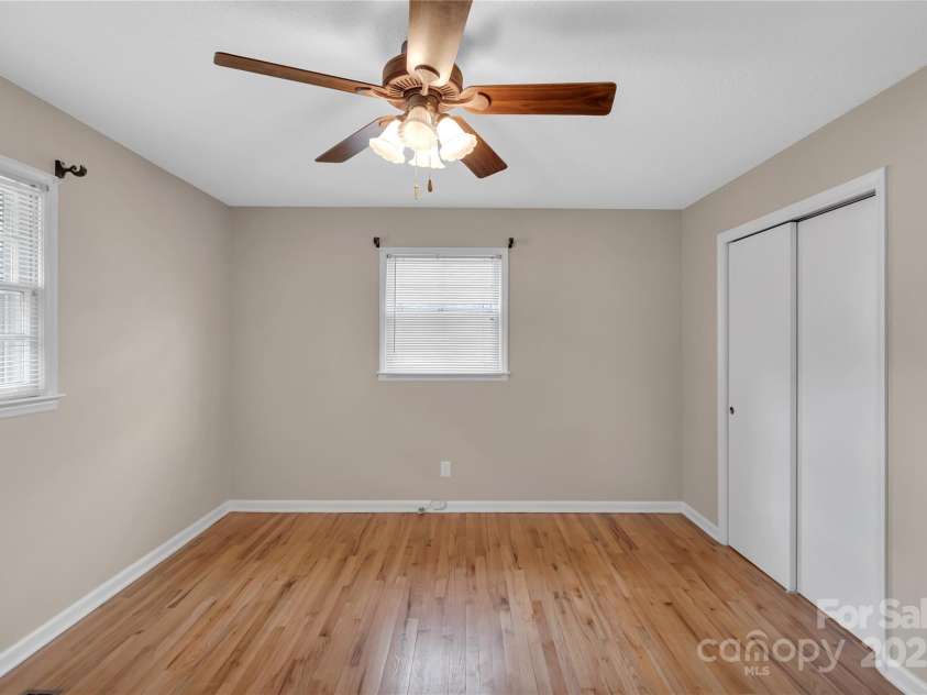 3509 Havenwood Road, Dallas, NC 28034.  MLS# CAR4240747, YatesRealty ID 4229. Master w/ Bath
