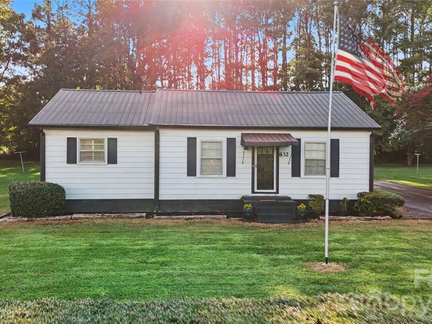 832 Baker Street, Statesville, NC 28677.  MLS# CAR4412636, YatesRealty ID 42290. 