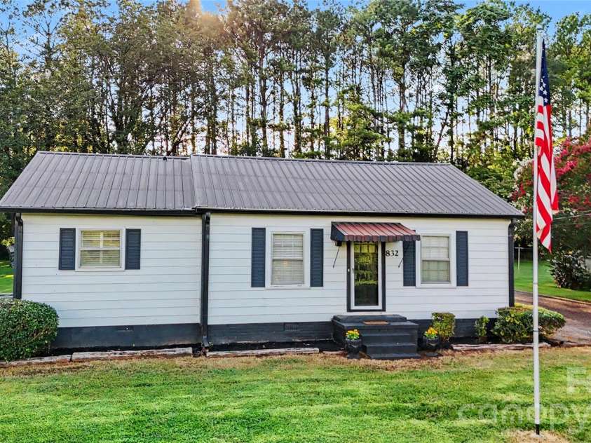 832 Baker Street, Statesville, NC 28677.  MLS# CAR4412636, YatesRealty ID 42290. 
