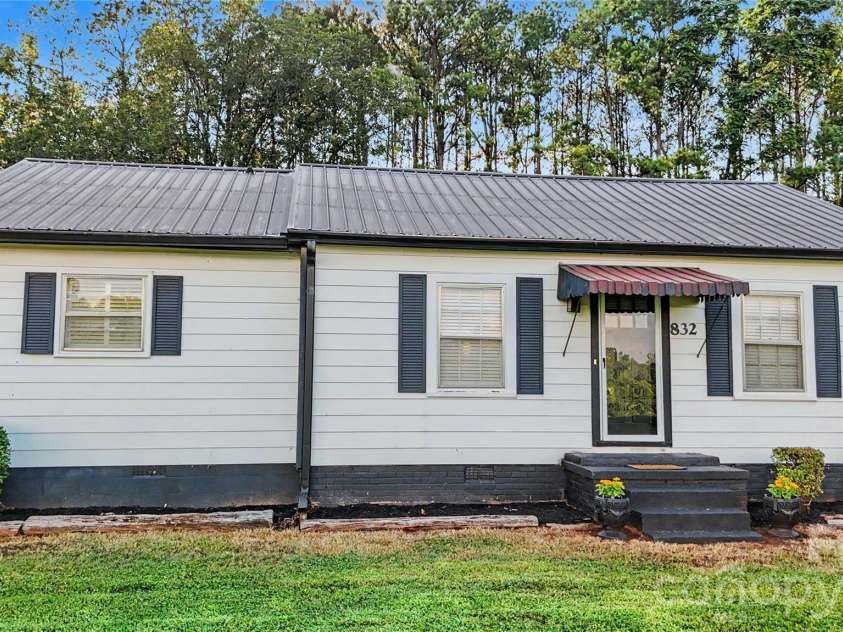 832 Baker Street, Statesville, NC 28677.  MLS# CAR4412636, YatesRealty ID 42290. 