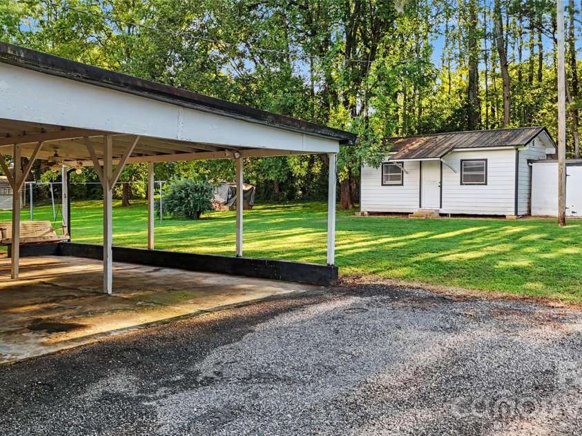 832 Baker Street, Statesville, NC 28677.  MLS# CAR4412636, YatesRealty ID 42290. 