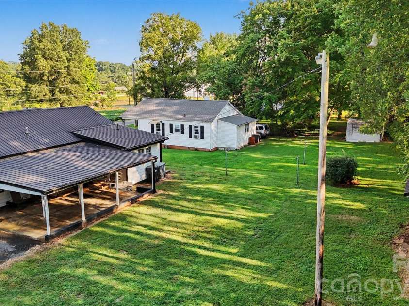 832 Baker Street, Statesville, NC 28677.  MLS# CAR4412636, YatesRealty ID 42290. 