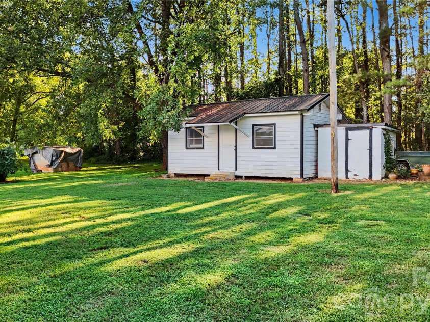 832 Baker Street, Statesville, NC 28677.  MLS# CAR4412636, YatesRealty ID 42290. 