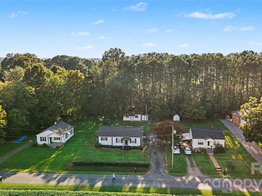 832 Baker Street, Statesville, NC 28677.  MLS# CAR4412636, YatesRealty ID 42290. 