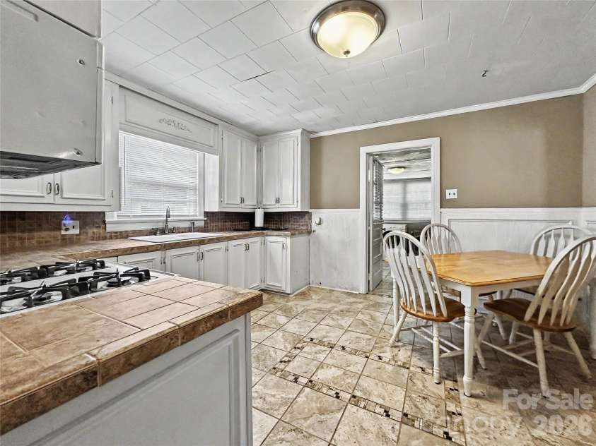 832 Baker Street, Statesville, NC 28677.  MLS# CAR4412636, YatesRealty ID 42290. 
