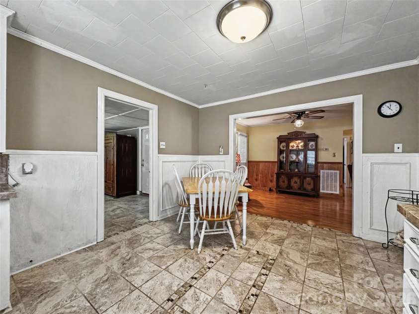 832 Baker Street, Statesville, NC 28677.  MLS# CAR4412636, YatesRealty ID 42290. 