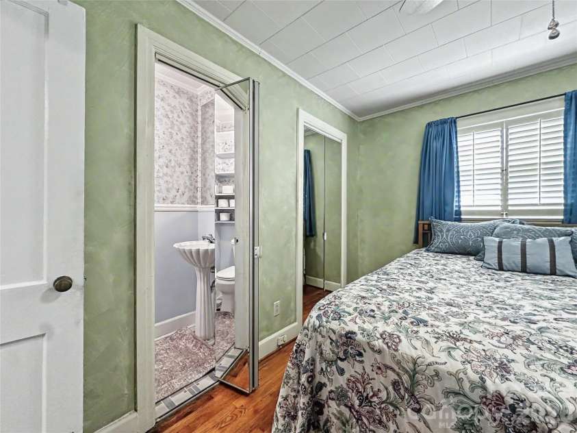 832 Baker Street, Statesville, NC 28677.  MLS# CAR4412636, YatesRealty ID 42290. 